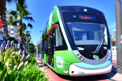 İzmir'de elektrik arızaları tramvay seferlerini aksattı